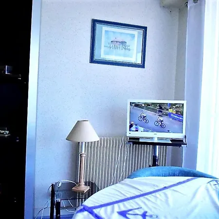 Face A La A 27 M² Avec Balcon Superbe Αρασόν