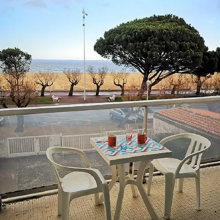 Face A La A 27 M² Avec Balcon Superbe Διαμέρισμα *