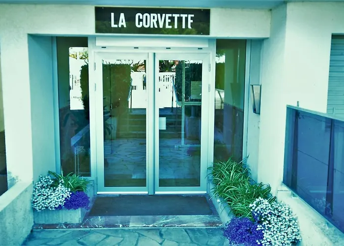 Face A La A 27 M² Avec Balcon Superbe 아르카숑